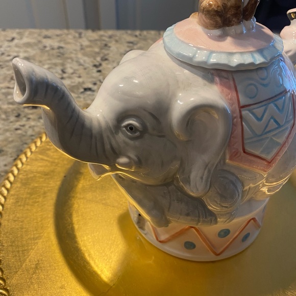 Beautiful Circus Teapot - Picture 5 of 11